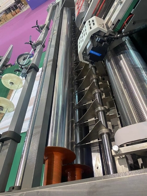 Akurasi Tinggi Flute Laminator Listrik Didorong Listrik Untuk Papan Kertas