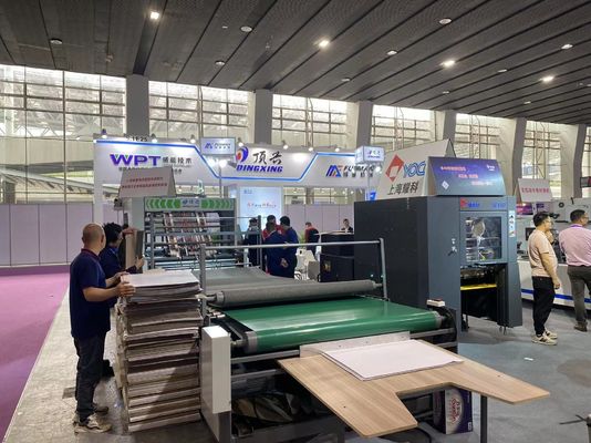 Jenis kemasan karton Laminator Flute Kecepatan Tinggi Mengintegrasikan Bahan Membran Kertas dan Opsi Back Feeder untuk Kinerja